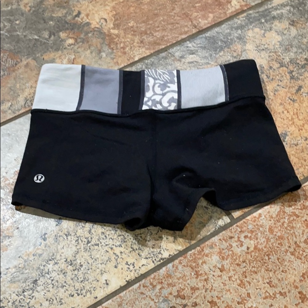 Lulu booty shorts